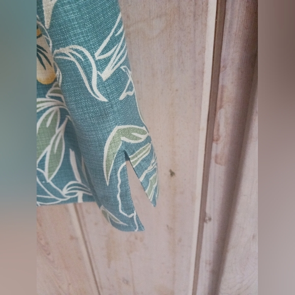 TOMMY BAHAMA Silk Top Size M - Picture 6 of 6